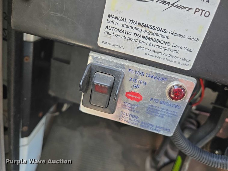 image for item EN8238 2001 International 4700 boiler truck