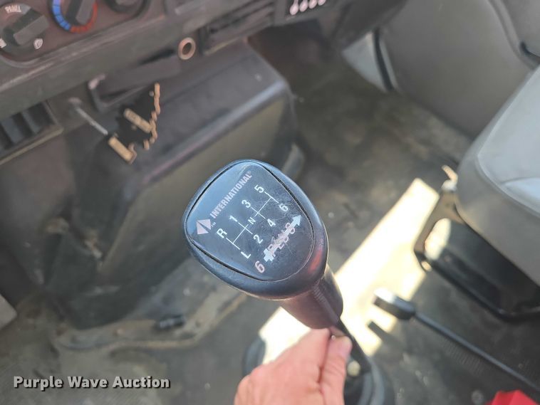 image for item EN8238 2001 International 4700 boiler truck