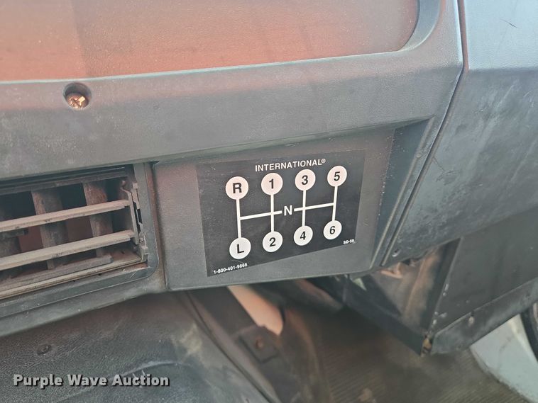 image for item EN8238 2001 International 4700 boiler truck