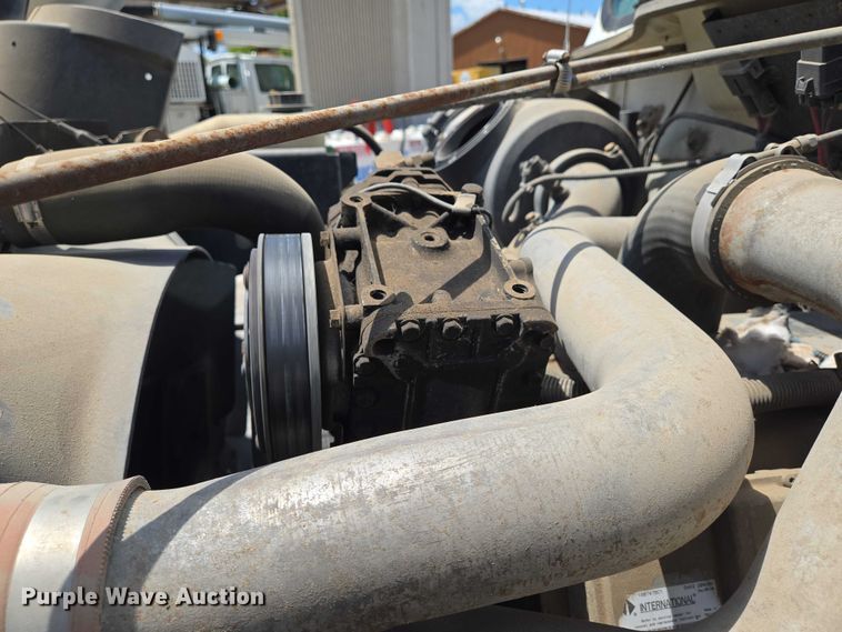 image for item EN8238 2001 International 4700 boiler truck