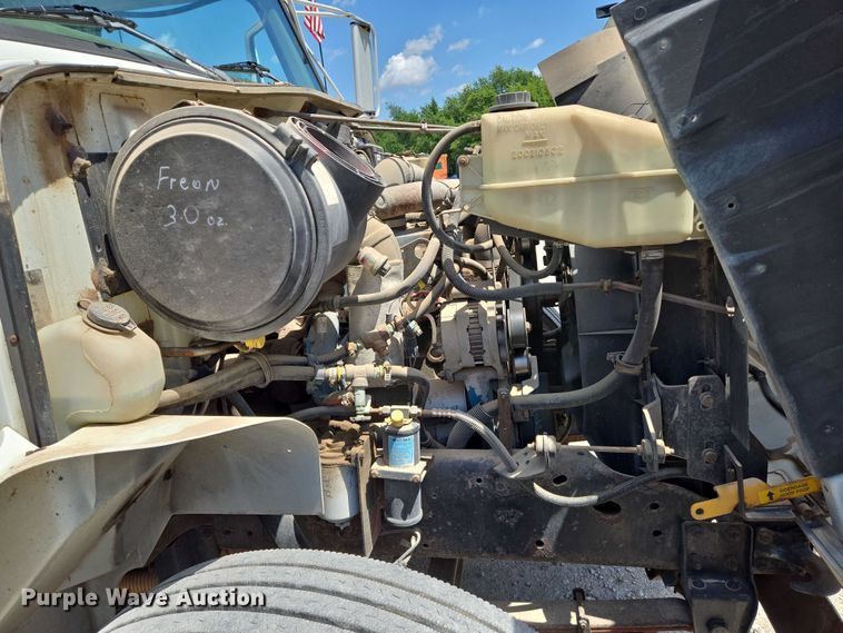 image for item EN8238 2001 International 4700 boiler truck