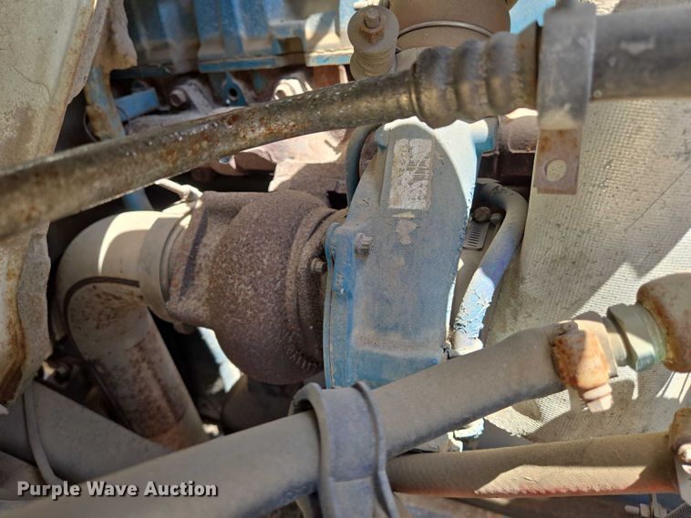 image for item EN8238 2001 International 4700 boiler truck