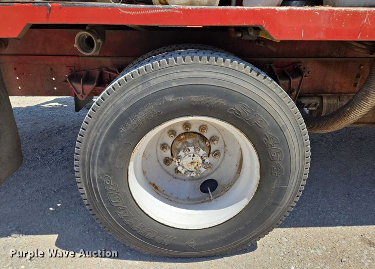 image for item EN8238 2001 International 4700 boiler truck