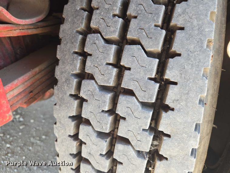 image for item EN8238 2001 International 4700 boiler truck