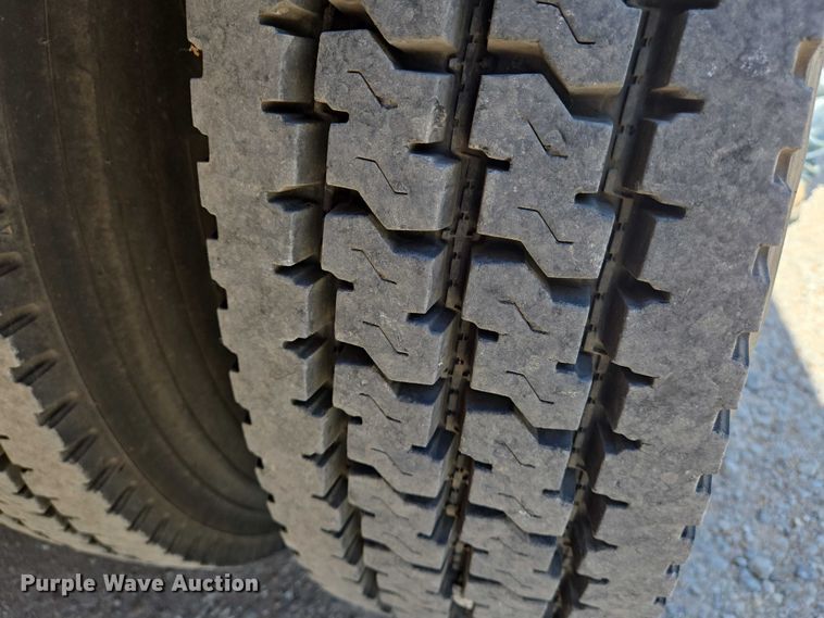 image for item EN8238 2001 International 4700 boiler truck