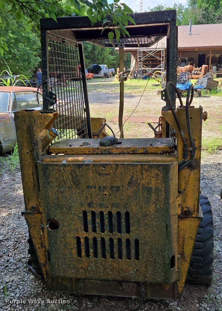 image for item EN8255 Case 1830 skid steer loader