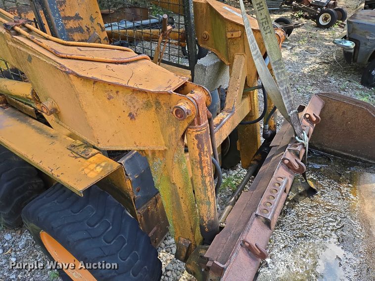 image for item EN8255 Case 1830 skid steer loader