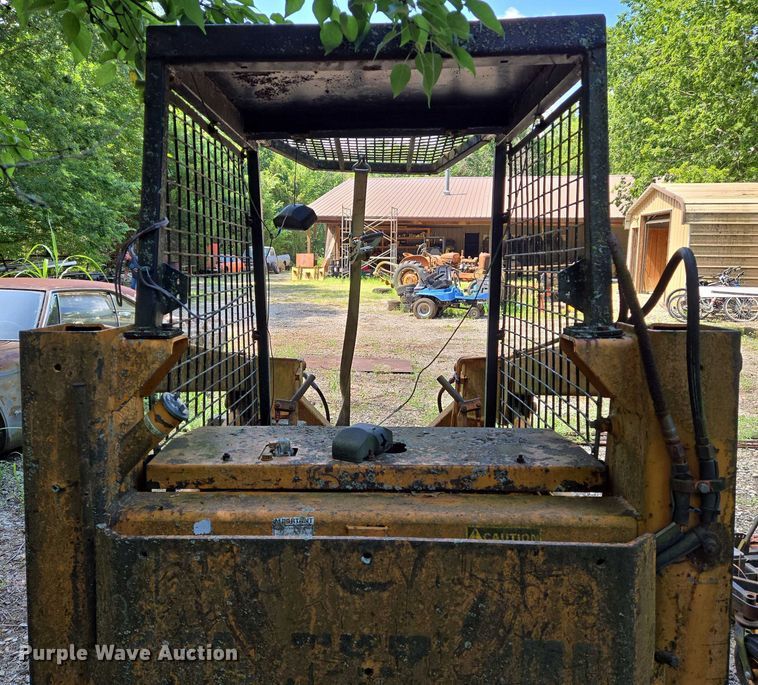 image for item EN8255 Case 1830 skid steer loader