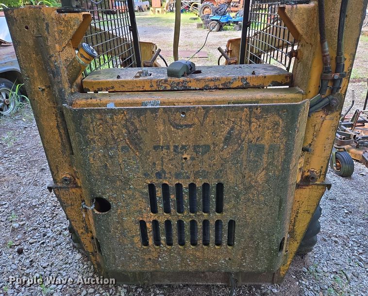 image for item EN8255 Case 1830 skid steer loader