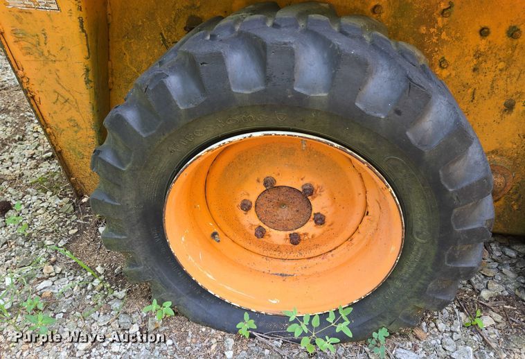 image for item EN8255 Case 1830 skid steer loader