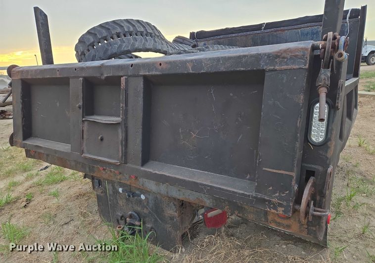 image for item EN8259 Dump bed