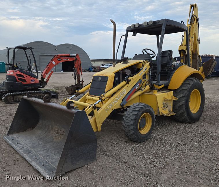 RETROEXCAVADORA 2002 NEW HOLLAND LB75B
