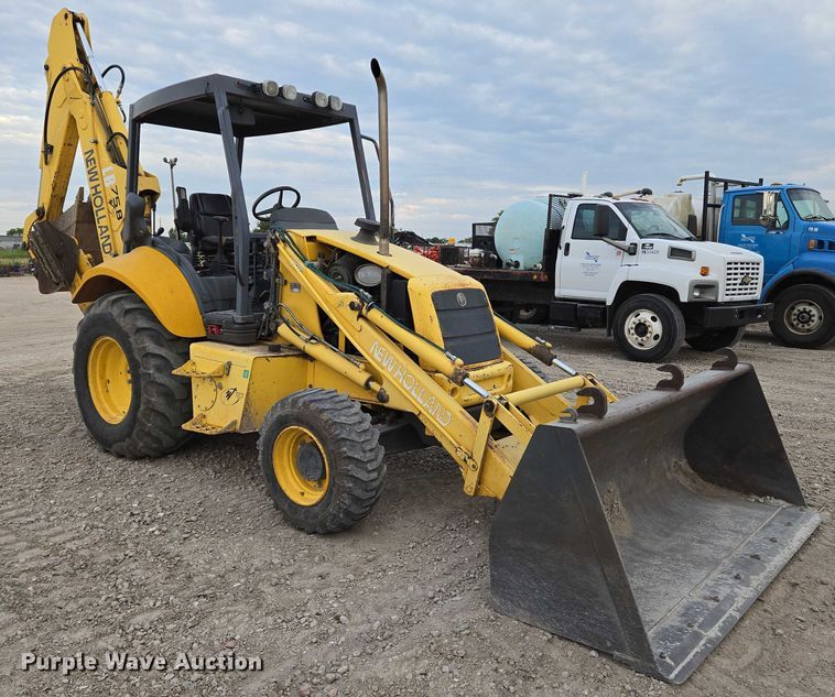 RETROEXCAVADORA 2002 NEW HOLLAND LB75B