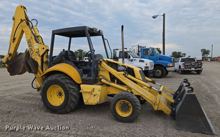 RETROEXCAVADORA 2002 NEW HOLLAND LB75B