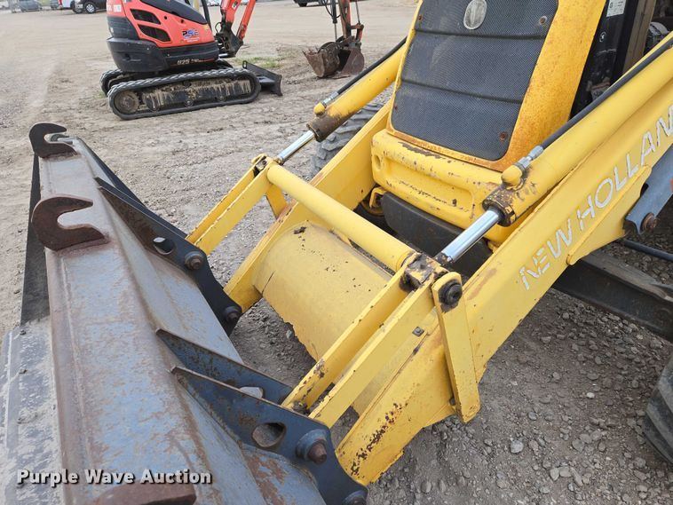 image for item EN8260 2002 New Holland LB75B backhoe