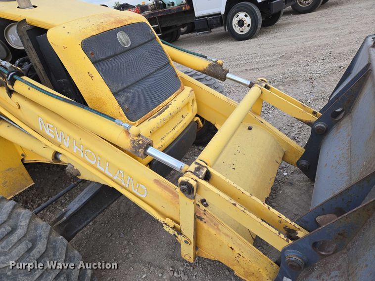 image for item EN8260 2002 New Holland LB75B backhoe