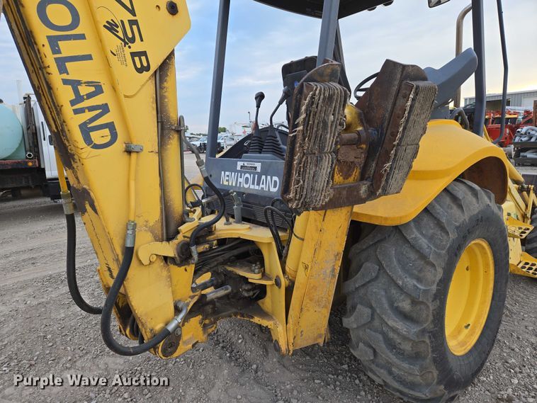 image for item EN8260 2002 New Holland LB75B backhoe