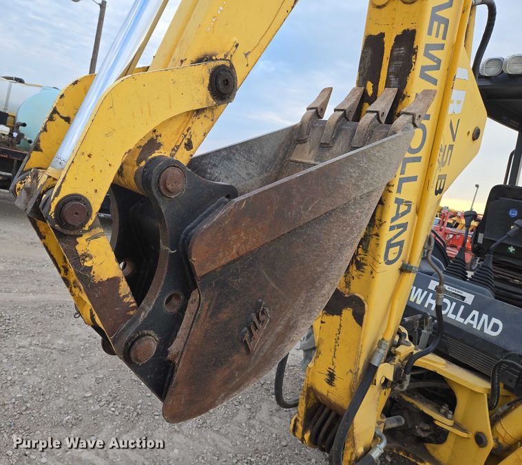 image for item EN8260 2002 New Holland LB75B backhoe