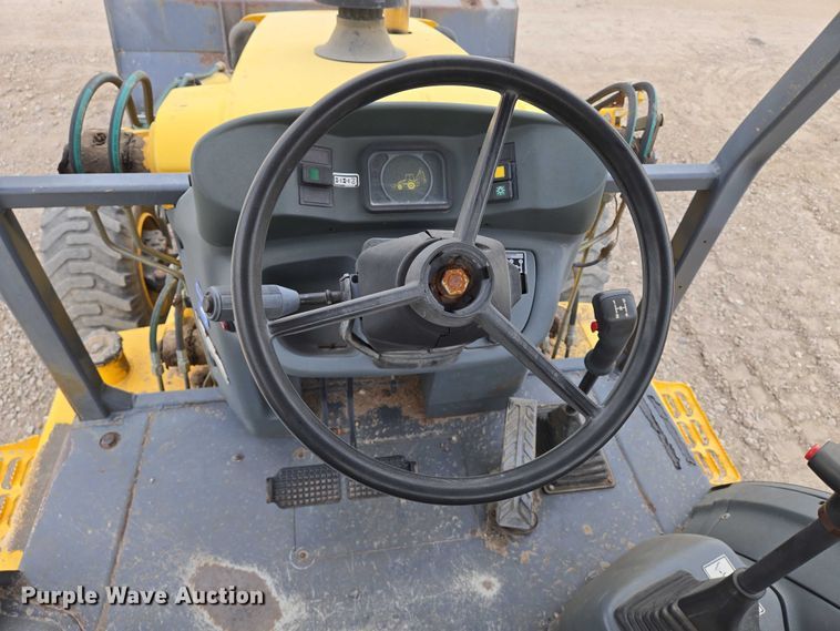 image for item EN8260 2002 New Holland LB75B backhoe