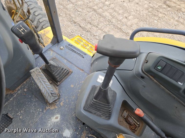 image for item EN8260 2002 New Holland LB75B backhoe