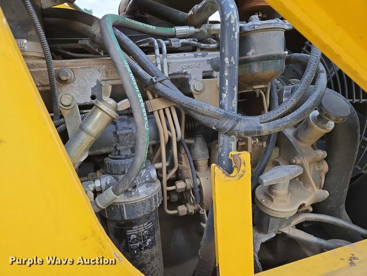 image for item EN8260 2002 New Holland LB75B backhoe