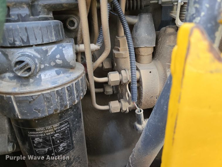 image for item EN8260 2002 New Holland LB75B backhoe