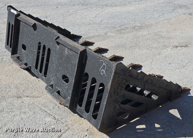 image for item EO1515 skid steer rock bucket