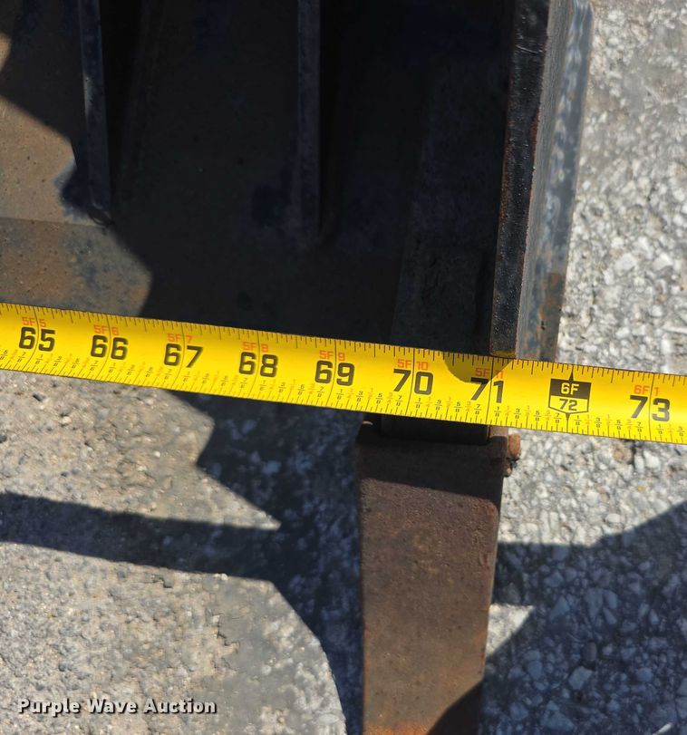 image for item EO1515 skid steer rock bucket