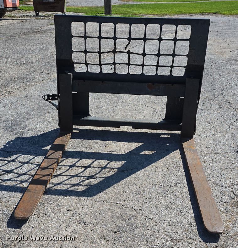 image for item EO1516 skid steer forks