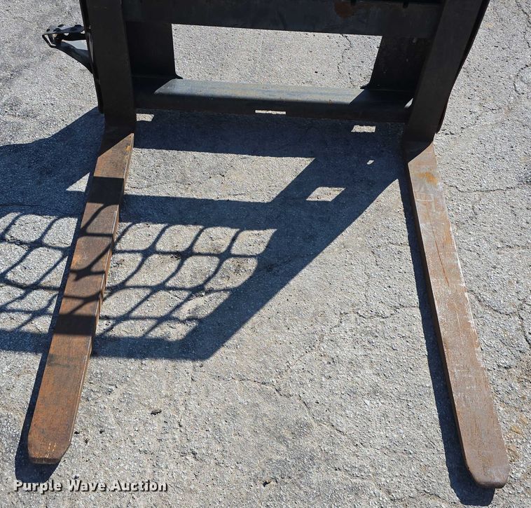 image for item EO1516 skid steer forks