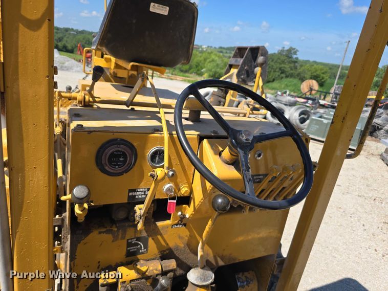 image for item EO1519 Vermeer M-470 trencher