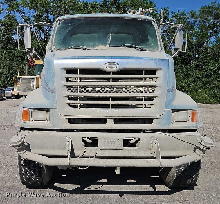 image for item EO4515 2005 Sterling L7500 water truck