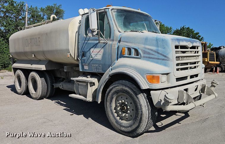 image for item EO4515 2005 Sterling L7500 water truck