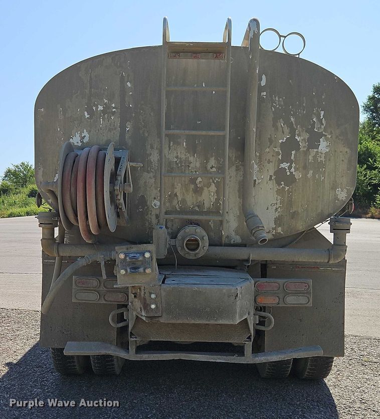 image for item EO4515 2005 Sterling L7500 water truck