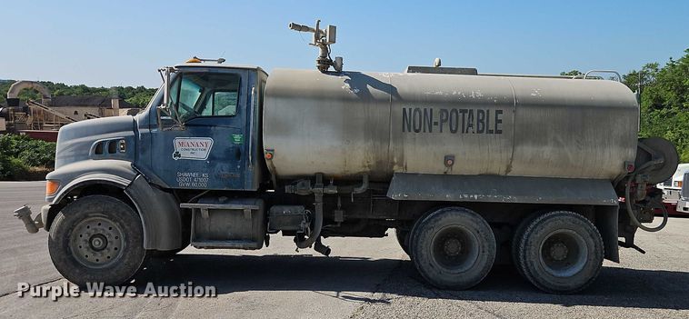 image for item EO4515 2005 Sterling L7500 water truck