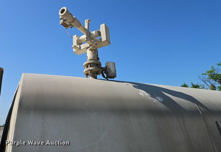 image for item EO4515 2005 Sterling L7500 water truck