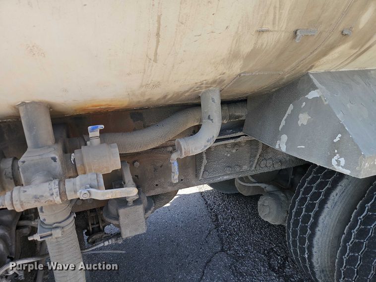 image for item EO4515 2005 Sterling L7500 water truck