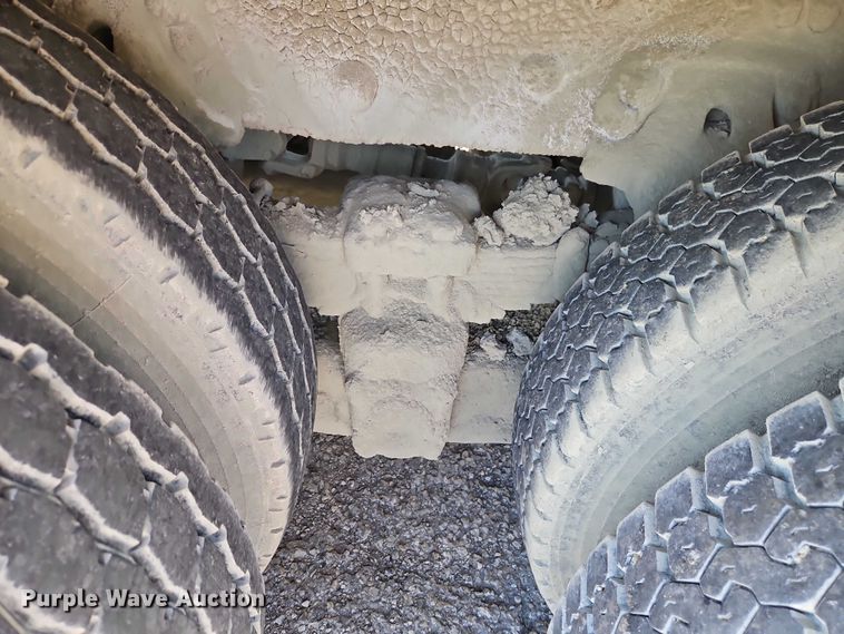 image for item EO4515 2005 Sterling L7500 water truck