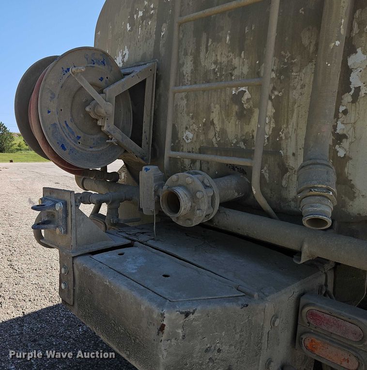 image for item EO4515 2005 Sterling L7500 water truck