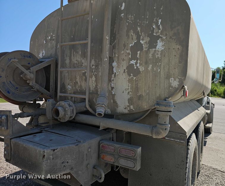 image for item EO4515 2005 Sterling L7500 water truck