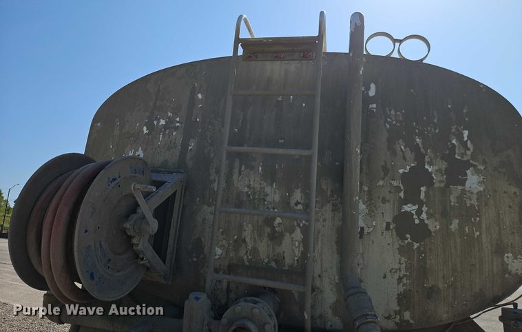 image for item EO4515 2005 Sterling L7500 water truck