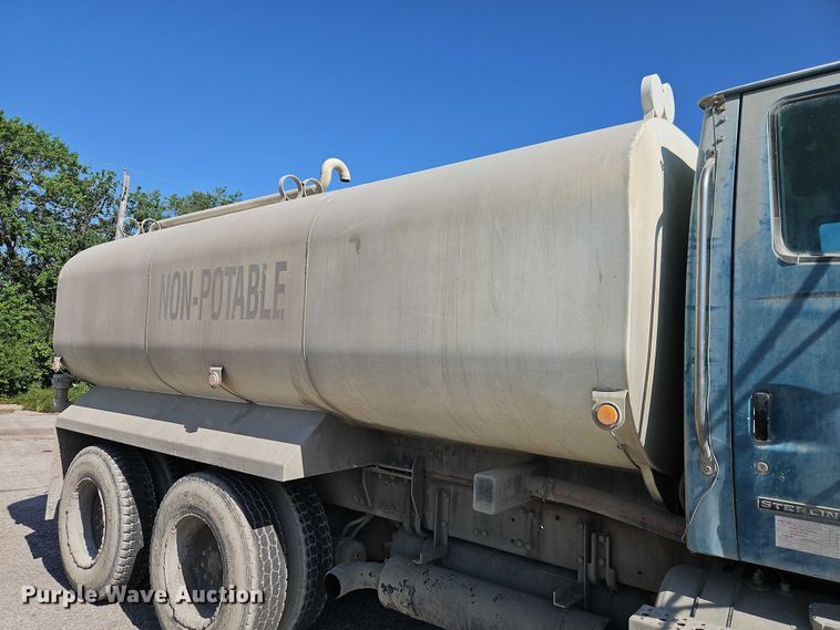 image for item EO4515 2005 Sterling L7500 water truck