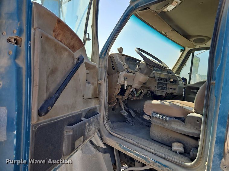 image for item EO4515 2005 Sterling L7500 water truck