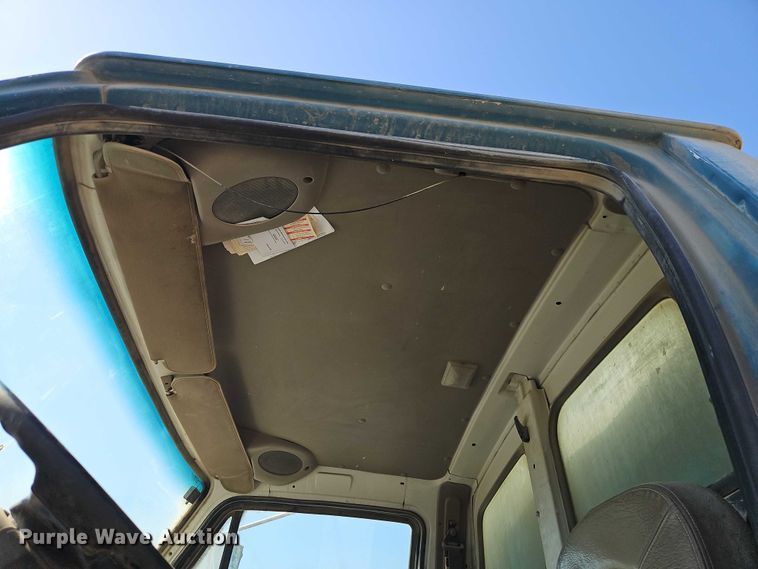 image for item EO4515 2005 Sterling L7500 water truck