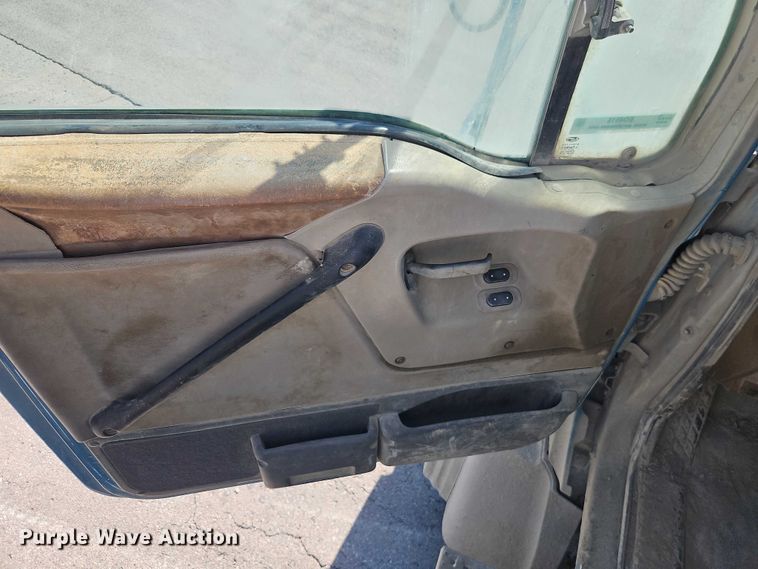 image for item EO4515 2005 Sterling L7500 water truck