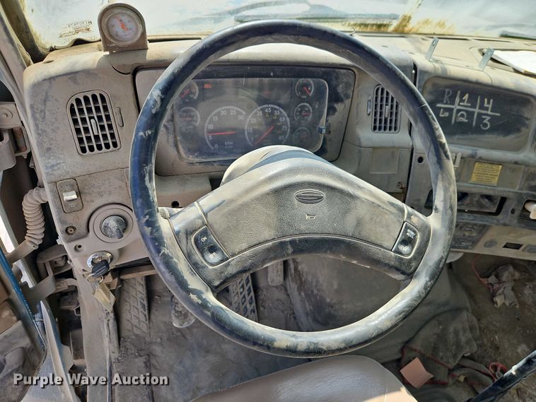 image for item EO4515 2005 Sterling L7500 water truck