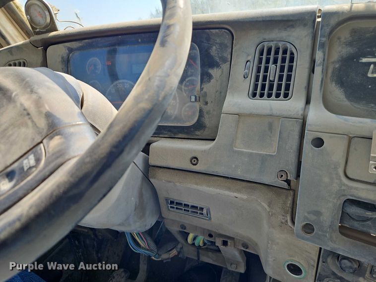 image for item EO4515 2005 Sterling L7500 water truck