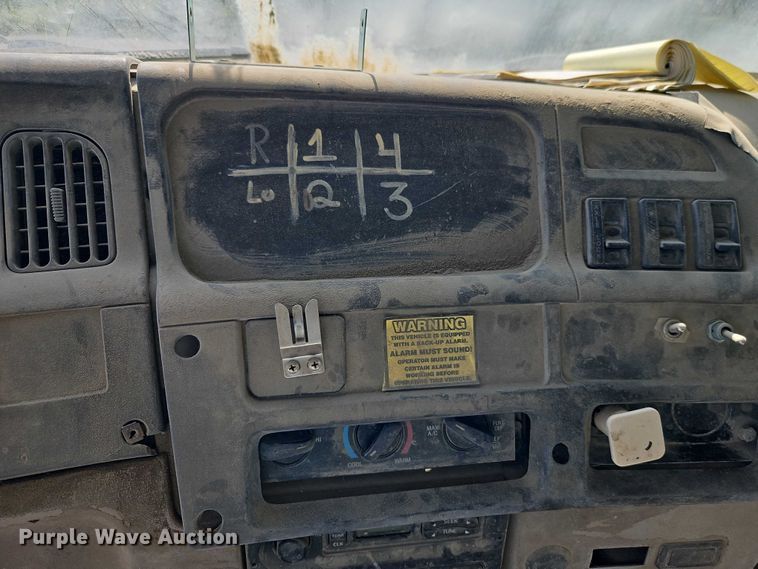 image for item EO4515 2005 Sterling L7500 water truck