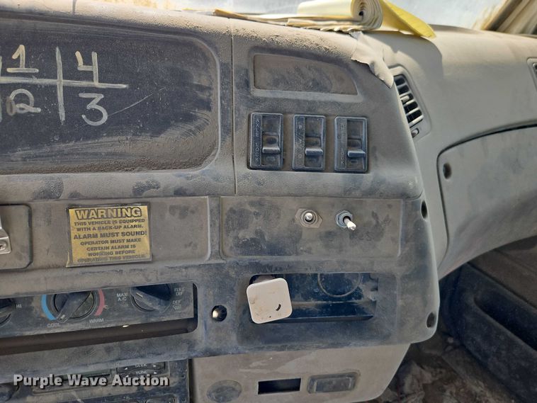 image for item EO4515 2005 Sterling L7500 water truck