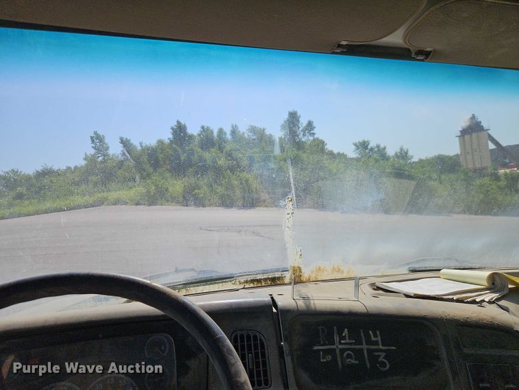 image for item EO4515 2005 Sterling L7500 water truck